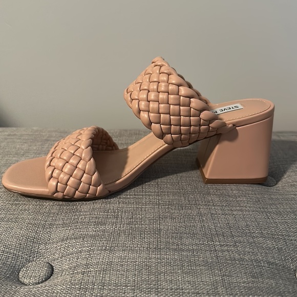 Steve Madden. Size 10. Nude heeled sandal - Picture 2 of 3